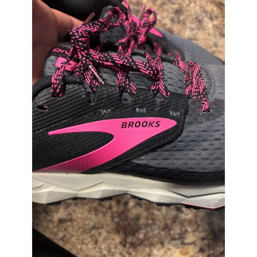 Brooks Divide 2 Womens Trail Running Shoes Black Pink Gray 1203421B069 Size 8.5